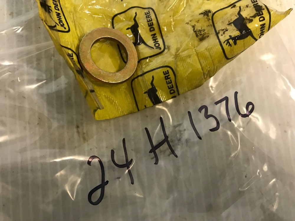 24H1376 GENUINE John Deere WASHER