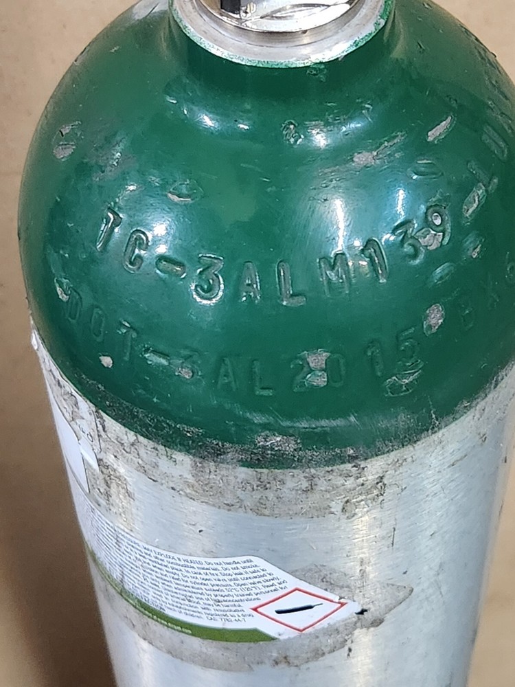 Medical Oxygen Tank Size E  Empty  UN 1072