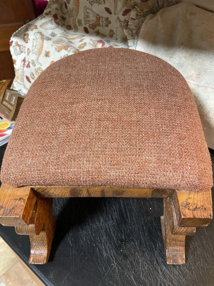 VICTORIAN SOLID OAK HORSESHOE SHAPED FOOTSTOOL ANTIQUE MUST SEE!!