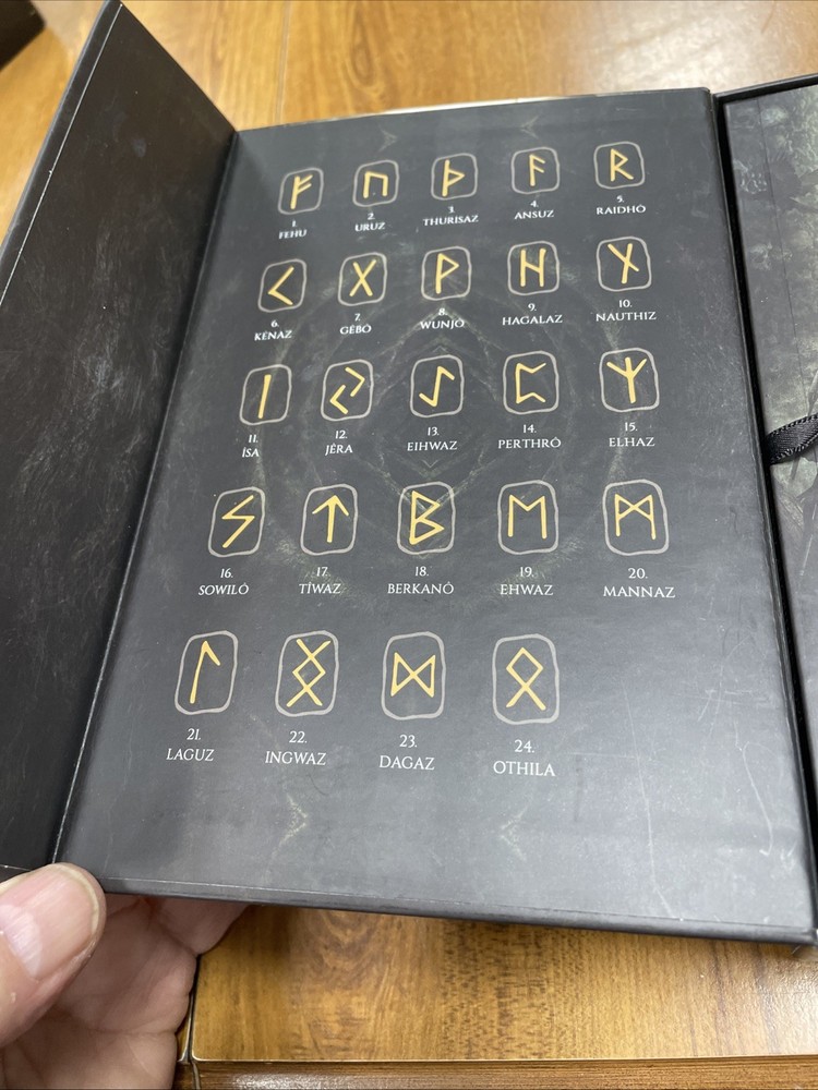 Runic Tarot Deck: 78 Tarot Cards & Guidebook