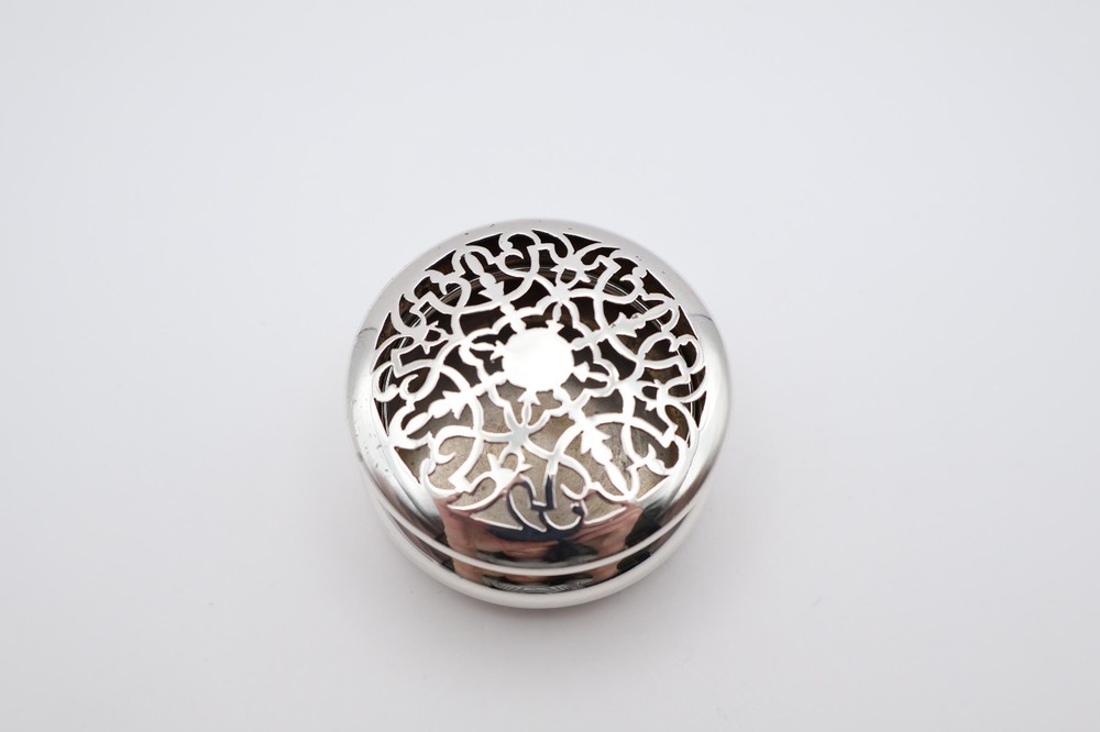 Lovely Antique Solid Silver Potpourri Box Hallmarked London 1908