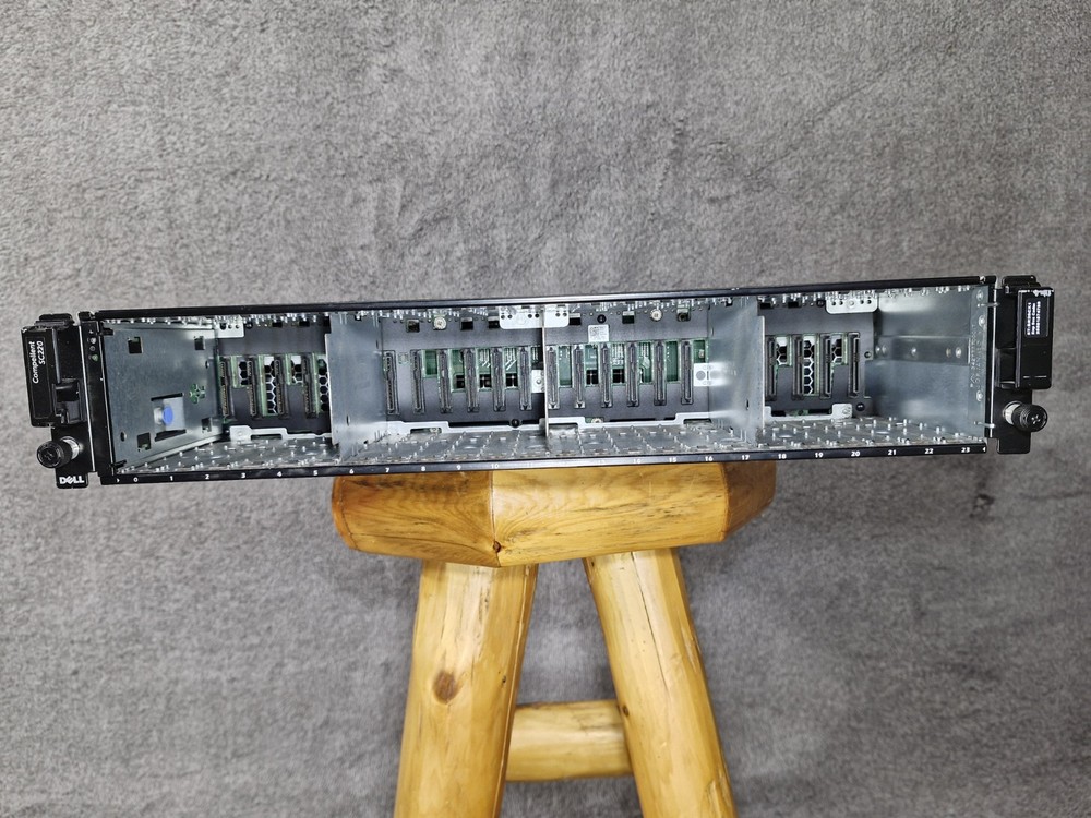 Dell Compellent SC220 24-Bay 2.5 SAS Storage Array 2x EMM 2x 700W PSU