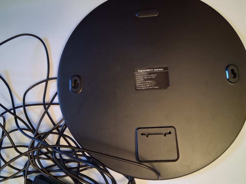 Digital HDTV Antenna (Black and Silver)