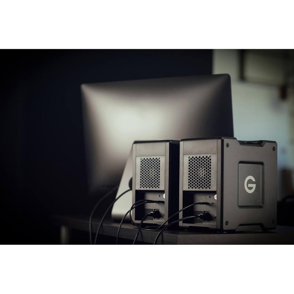 SanDisk Professional G-RAID Shuttle 4-Bay Thunderbolt 3 and USB-C RAID Array wit