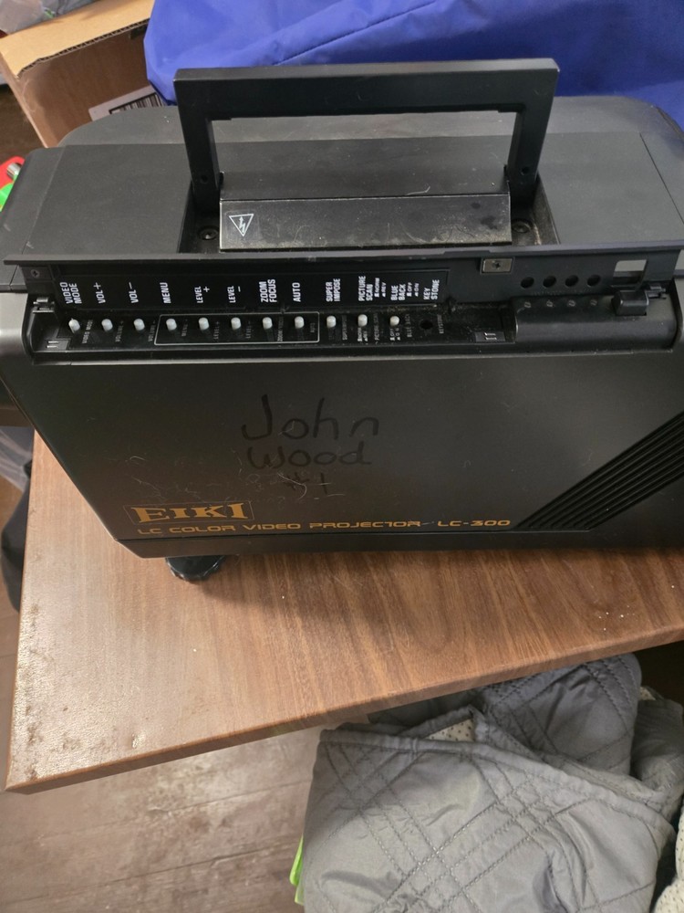 Eiki LC Color Video Projector LC-300