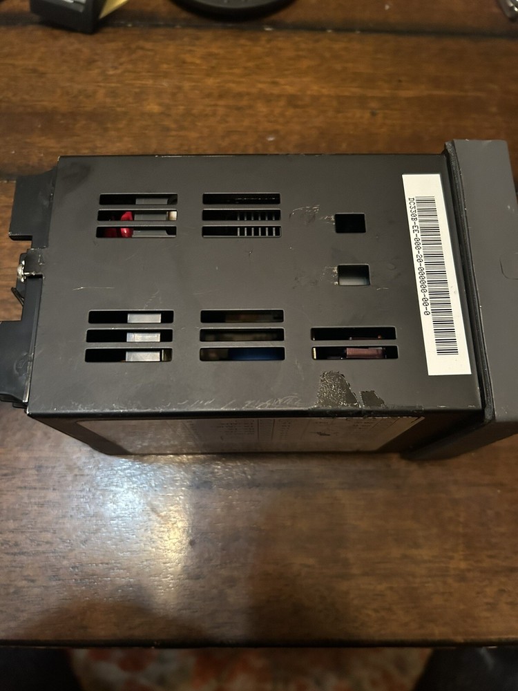 HONEYWELL DC330 Temp Controller. Model DC330B-EE-000-20-000000-00-0