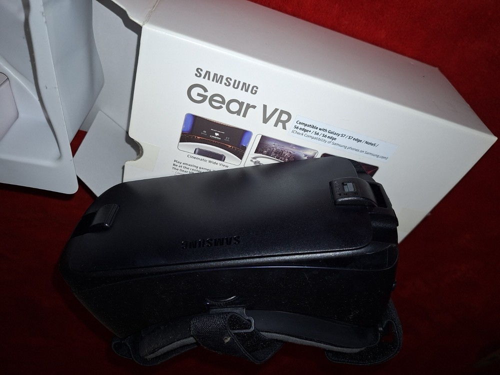 Samsung Gear VR Powered by Oculus - New WITH BOX
