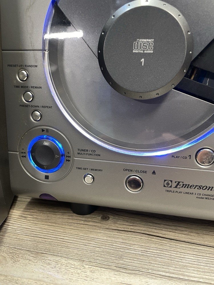 Emerson MS3106 Triple Linear CD Player AM FM Wall Mount Works Intermittently