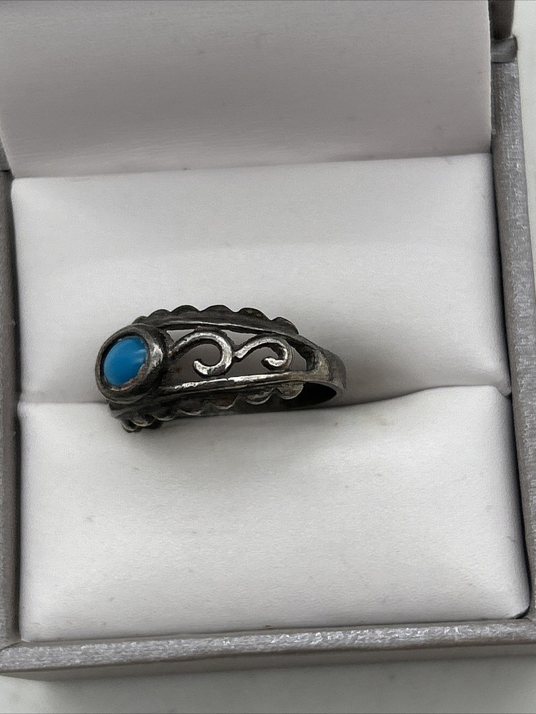 Vintage Sterling Silver Turquoise Ring Size 5 - 2.4 Grams