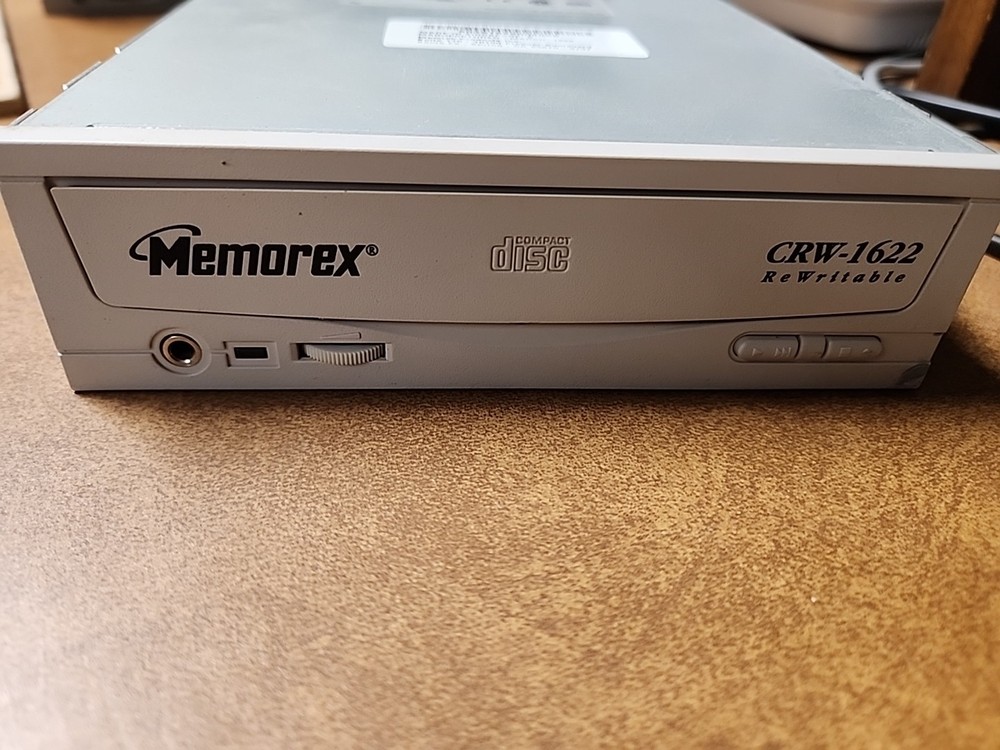 Memorex CD-RW Drive Model CRW-1622