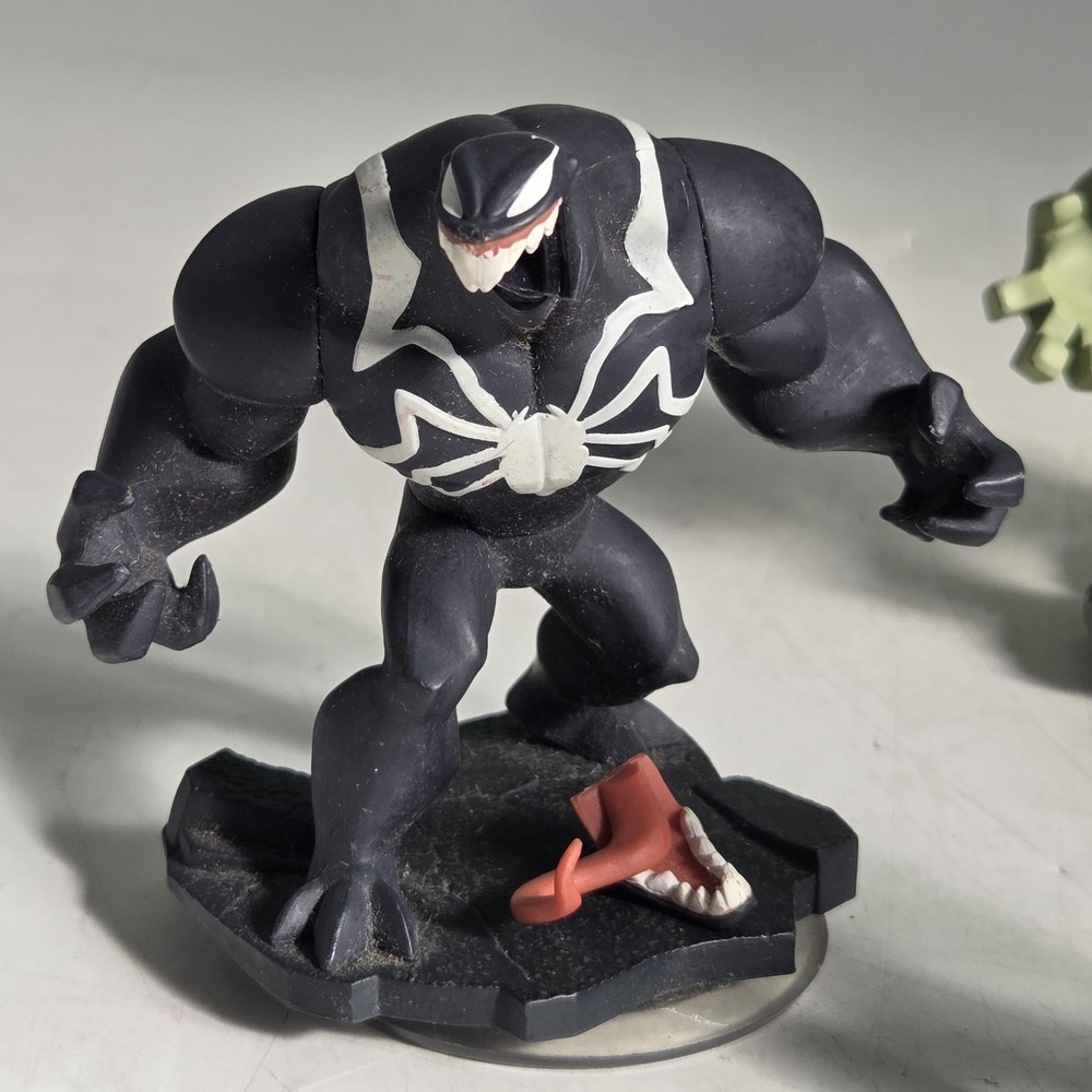 Disney Infinity Bundle of 6 Figures Untested, Slight damage to one