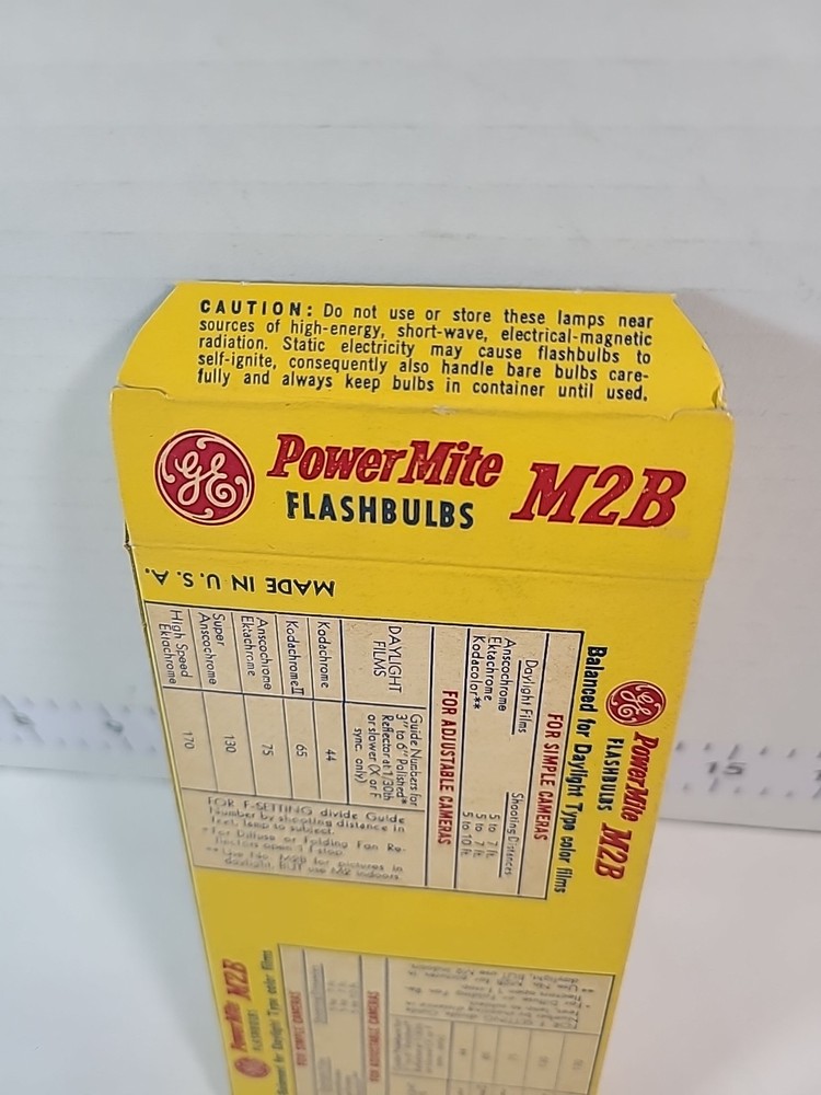 Vintage General Electric PowerMite M2B Flashbulbs