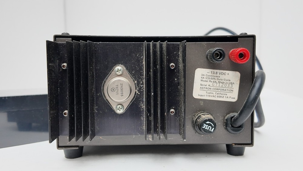 Astron RS-4A 4 Amp Linear Regulated Desktop Power Supply