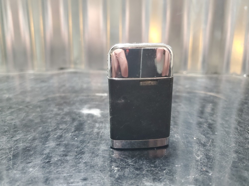Vintage Ronson Black Leather Veraflame Lighter
