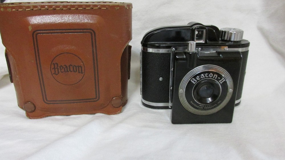 VINTAGE 1950s BEACON II CAMERA WITH PARTIAL CASE