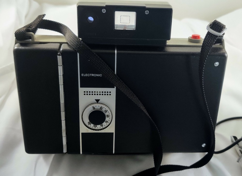 VINTAGE POLAROID COUNTDOWN M80 AUTO LAND CAMERA with Flash Assembly..(Untested)