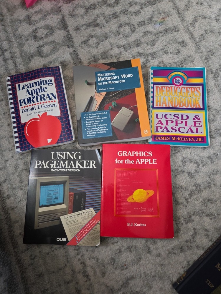 Lot ,Vintage  Apple Computer  1980s Various Technical Guide Books