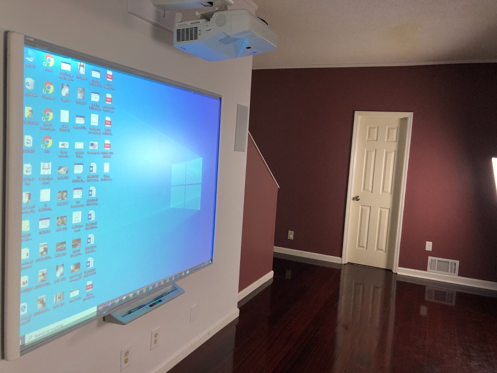 SMART Board SB680 77" Interactive Whiteboard In Great Condition With Pens
