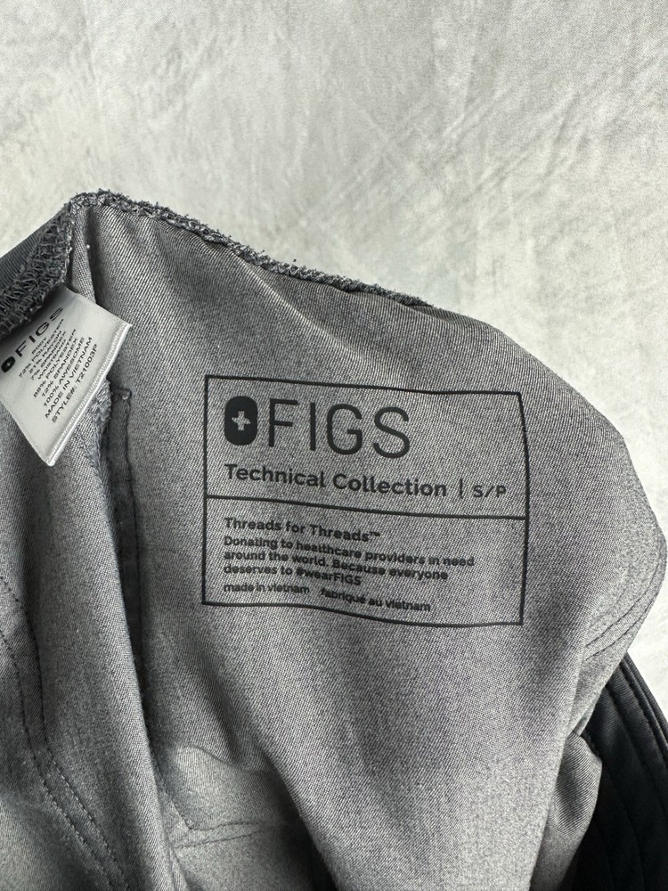 FIGS Women's Technical Collection Scrub Set Gray 2-Piece Uniform Size Small