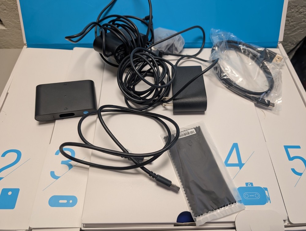 HTC Vive Pro Virtual Reality Full System Kit Original Box