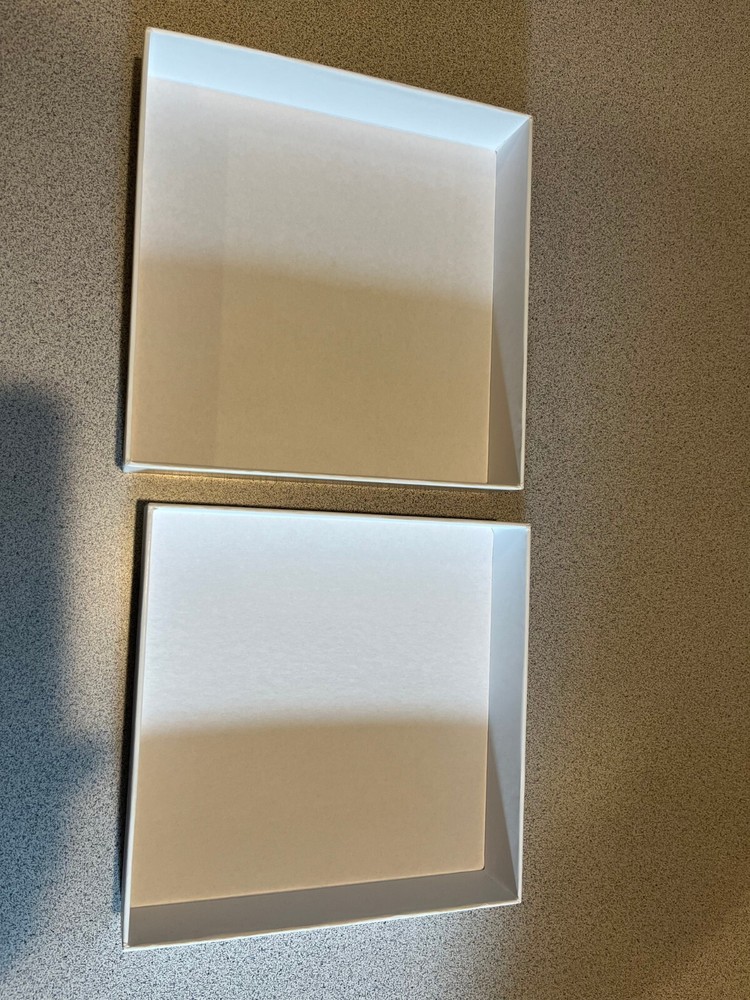 Apple Box, White 7 5/8" x 7 5/8", empty