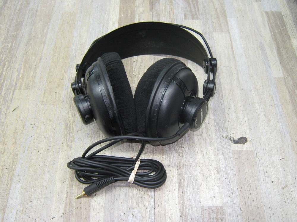 Samson SR950 Studio Headphones BARELY USED. FREE FAST SHIPPING