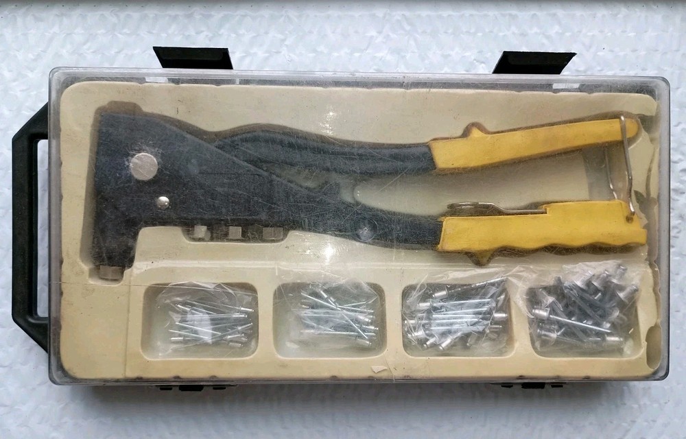 POP RIVETER GUN SET, UNBRANDED *WITH SELECTION OF 4 DIFFERENT SIZE RIVETS*