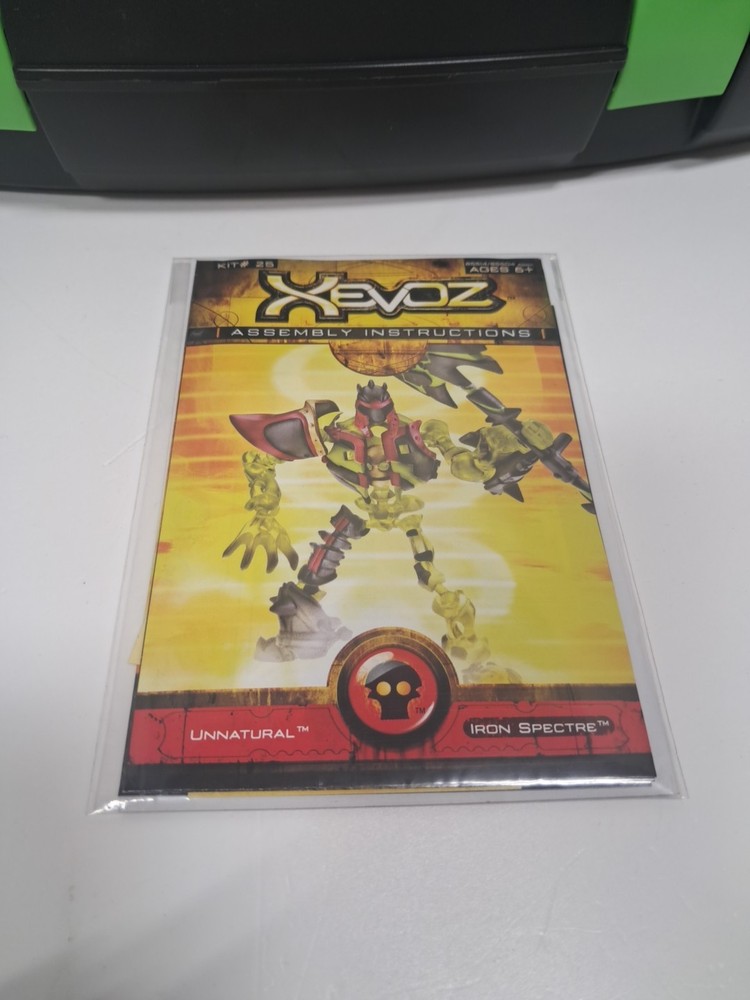 Xevoz - BATTLE ATTACK TRANSPORTER CASE W/ IRON SPECTRE - Complete - Hasbro 2004