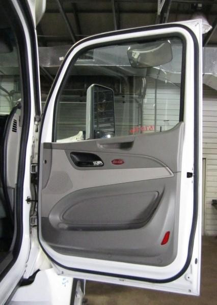 For 2020 PETERBILT 579 2013-2026 DOOR ASSEMBLY Right , MD