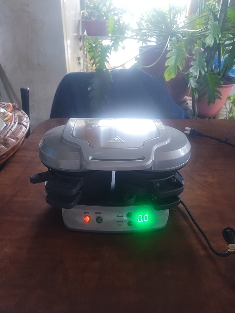 Hamilton Beach Dual Breakfast Sandwich Maker with Timer Silver.