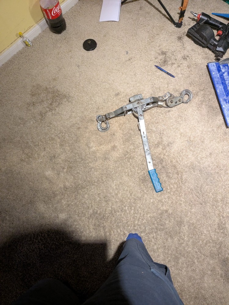 LIGHTLY USED COME ALONG WINCH MAXLIFT UNDER 4 TON/PULL FORCE 400 KG