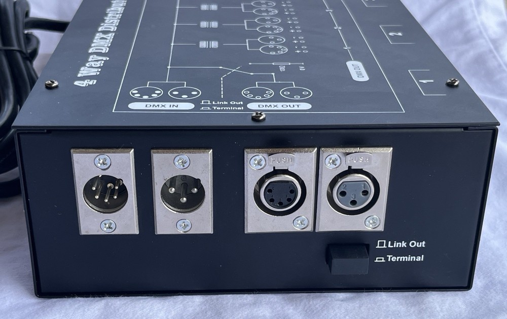 SRC-143 4-Way DMX Distributor