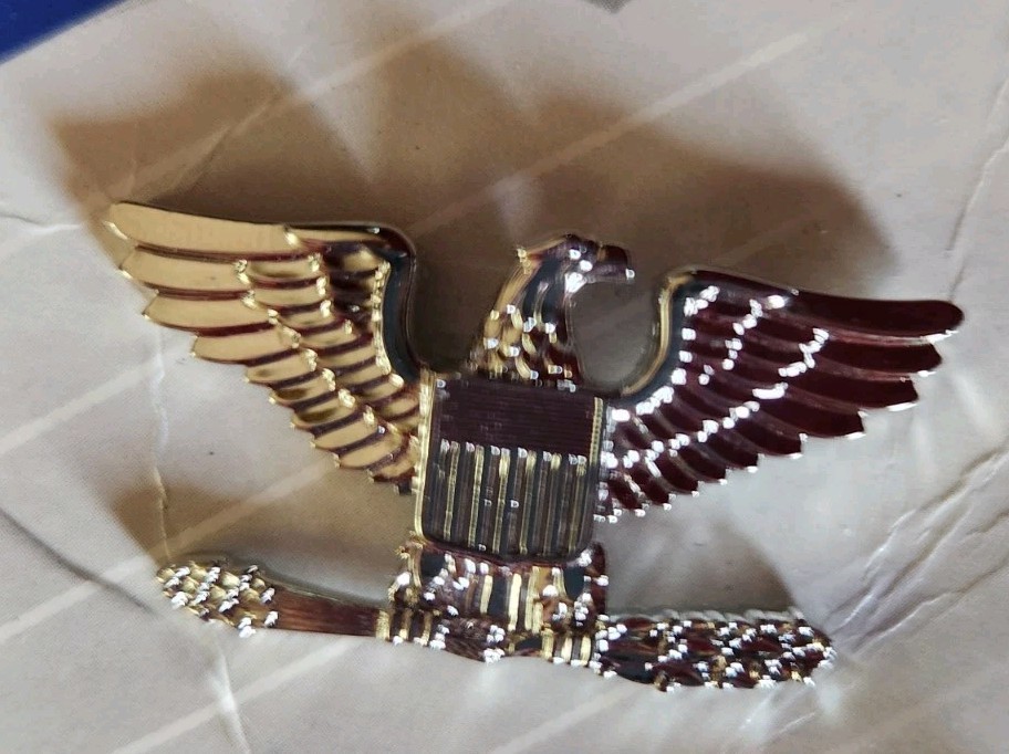 Pair US COLONEL RANK INSIGNIA HAT LAPEL PIN Eagle In Flight