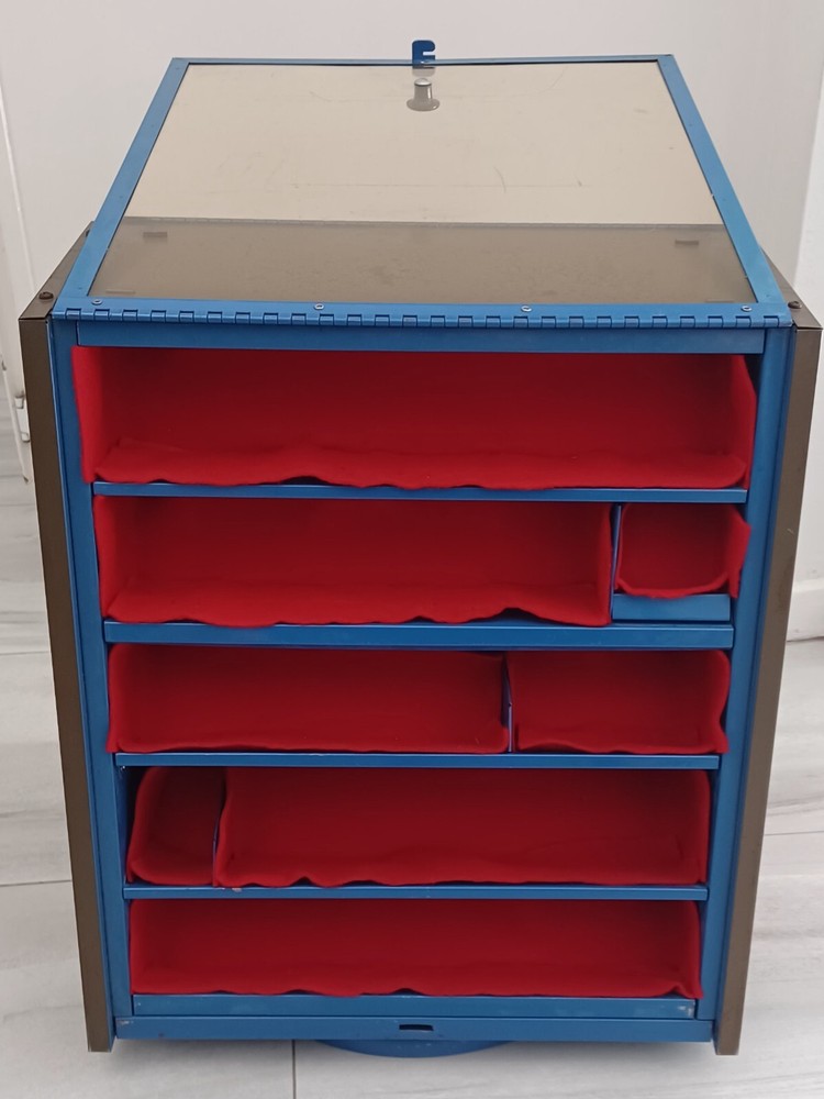COOL RETRO EVEREADY BATTERY CONTERTOP DISPLAY CASE -ROTATES AND LOCKS