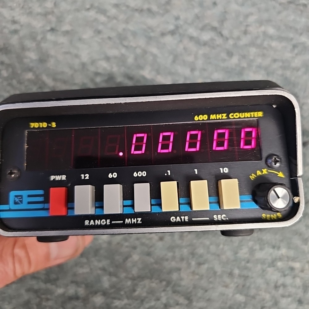 Optoelectronics Frequency Counter Model 7010-S 600 MHz