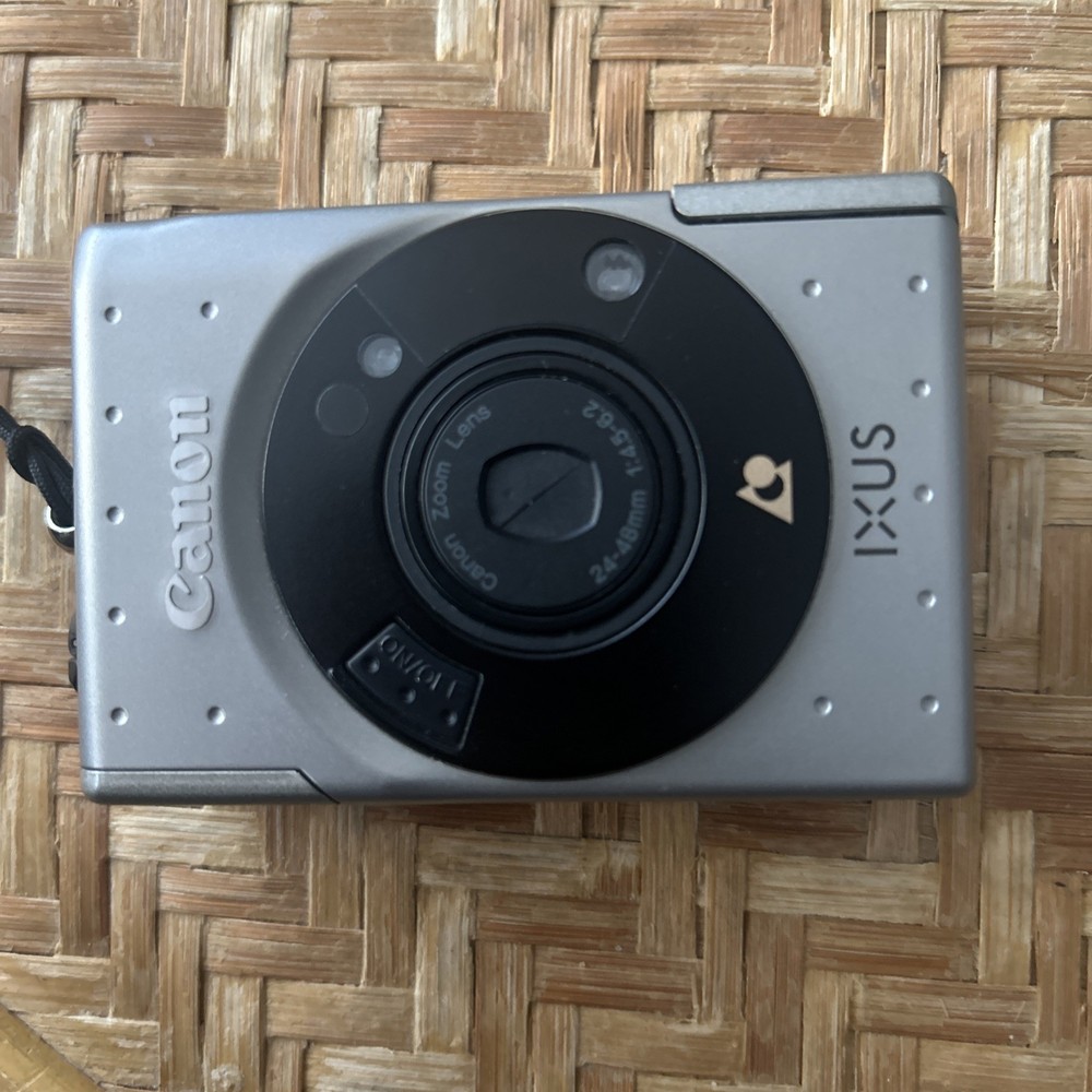 Canon Ixus Digital Camera-Silver/Black-UNTESTED-Spare/Repair