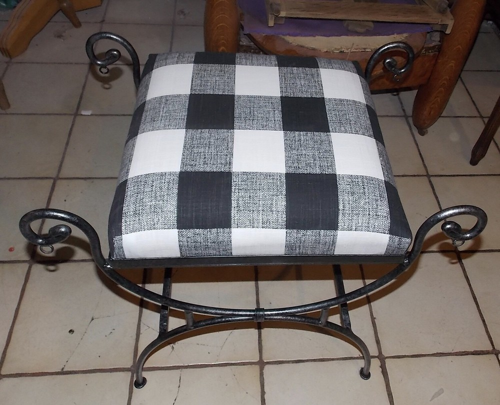Black Iron Buffalo Plaid Shape Vanity Bench (JLC-VB-96)