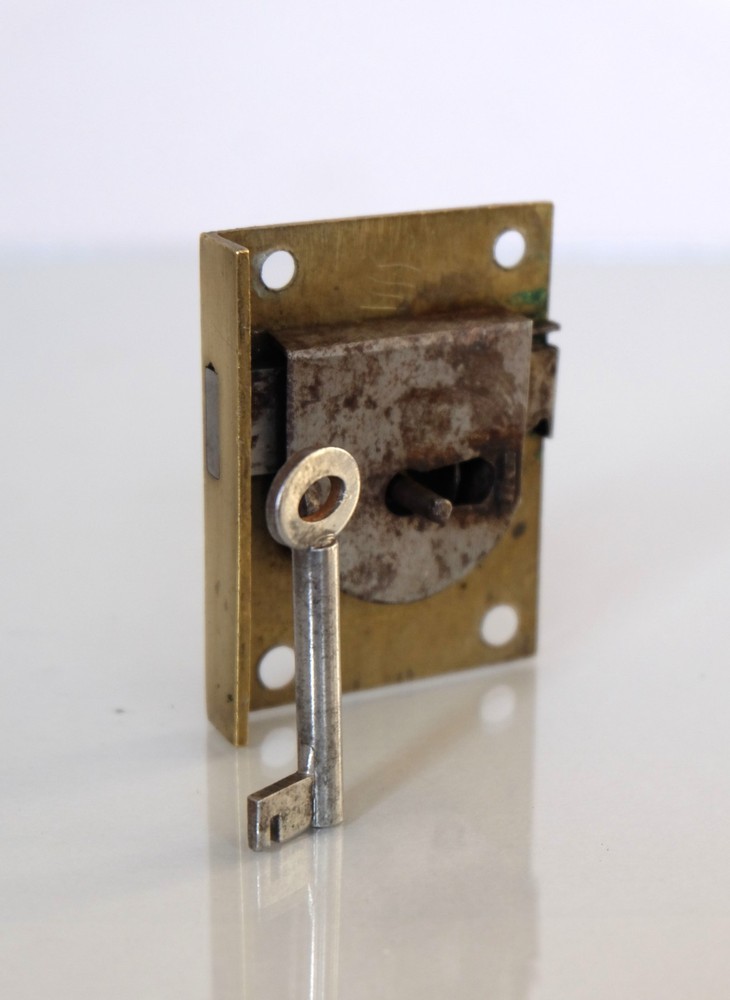 Antique Brass 2 3/4" Cut Cabinet Drawer Back Spring Lock with Key [CCL55]