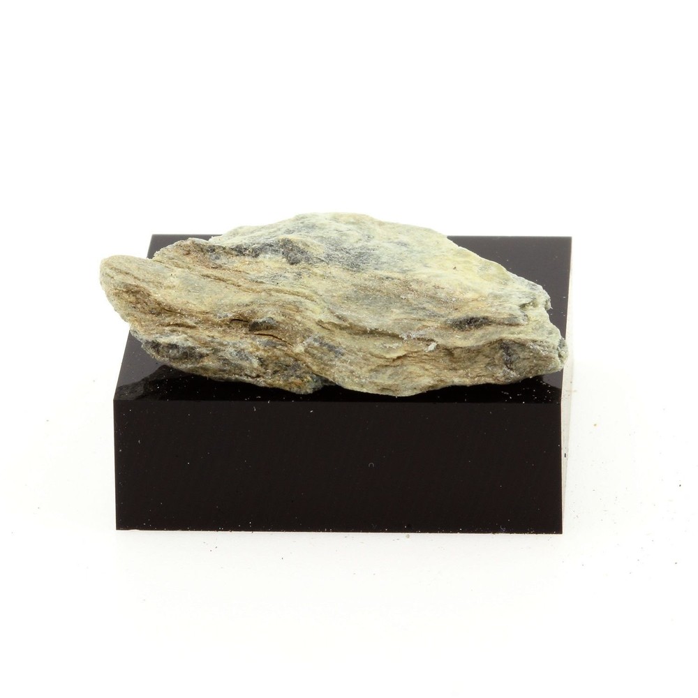 Chromite. 20.8 cts. Estrie, Québec, Canada.