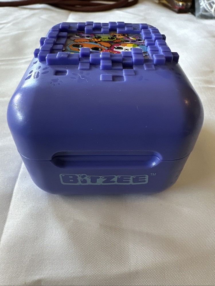 Bitzee Magical Interactive Digital Virtual Pet Purple Tobidase Spin Master Toy