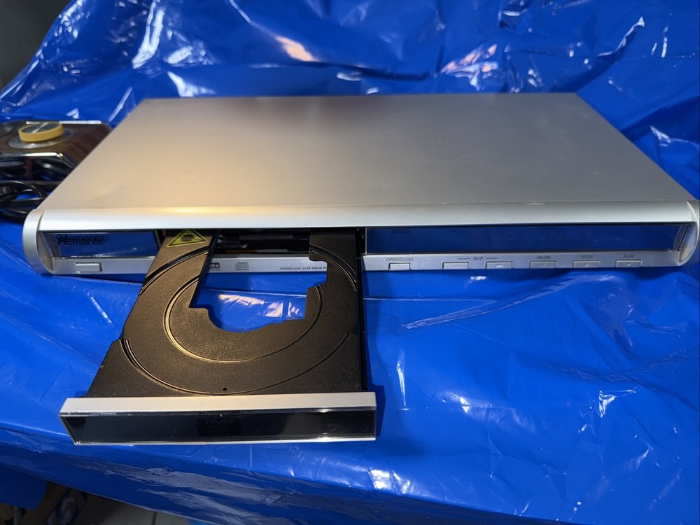 Memorex MVD2037 Progressive Scan DVD Player No remote Powers Up