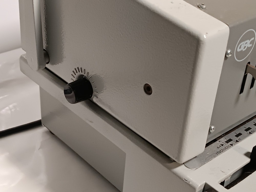 GBC CombBind C800PRO Electric Binding Machine, Binds 500 Sheets, Punches 25