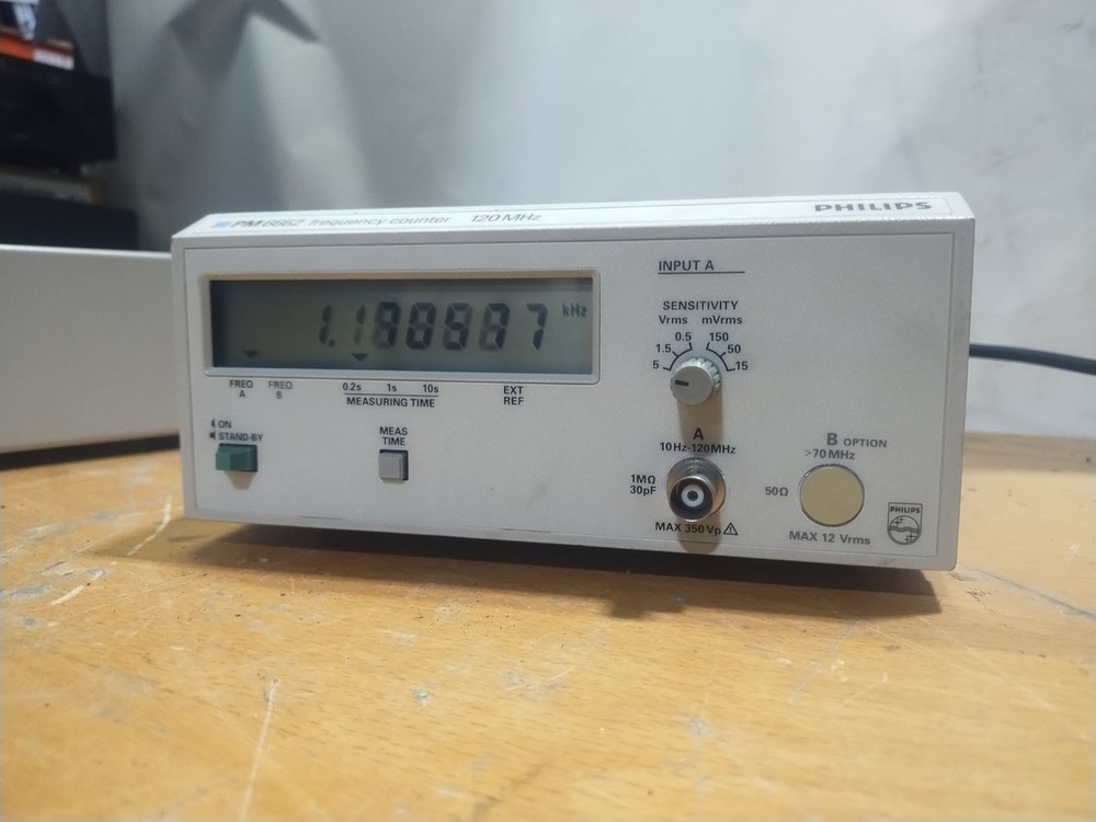 FLUKE/PHILIPS PM6669 FREQUENCY COUNTER. No Accessories