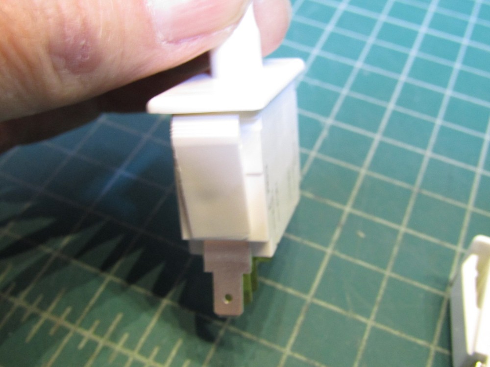 2 – ZF Electronics 0E79-30A0 Switch, Pushbutton, DPDT, NO/NC, Pull to Cheat 10 A