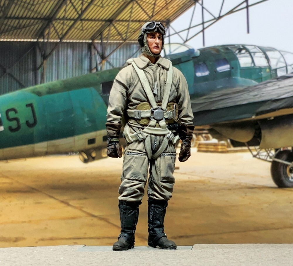 BRITAINS CAMPAIGN MINIATURES 70031 LUFTWAFFE BOMBER PILOT