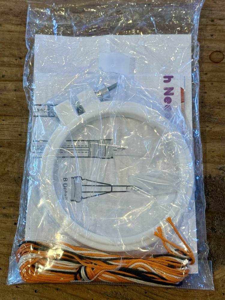 LOOPS & THREADS “FOX” Mini Punch Needle 3-pc KIT 3.5” Round w/Hoop Fabric Floss