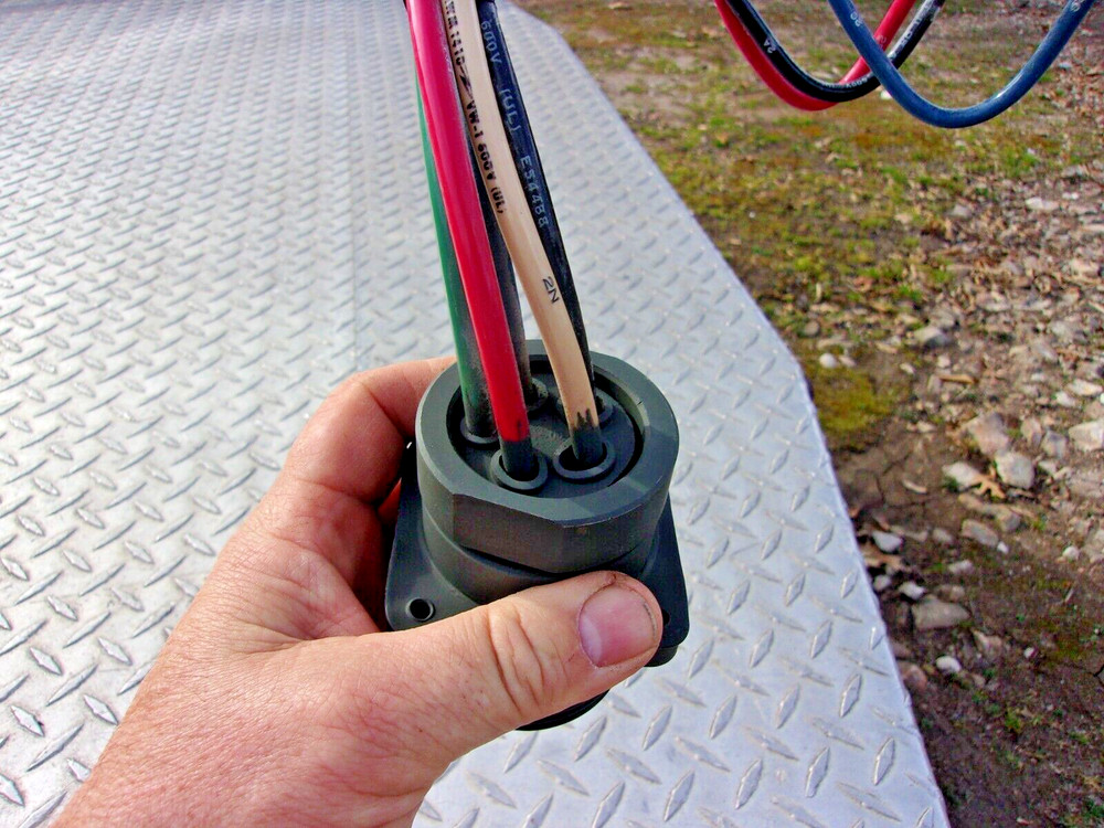 MILITARY SURPLUS GENERATOR POWER DISTRIBUTION FEMALE PLUG 60 AMP 3 PHASE -NO CAP