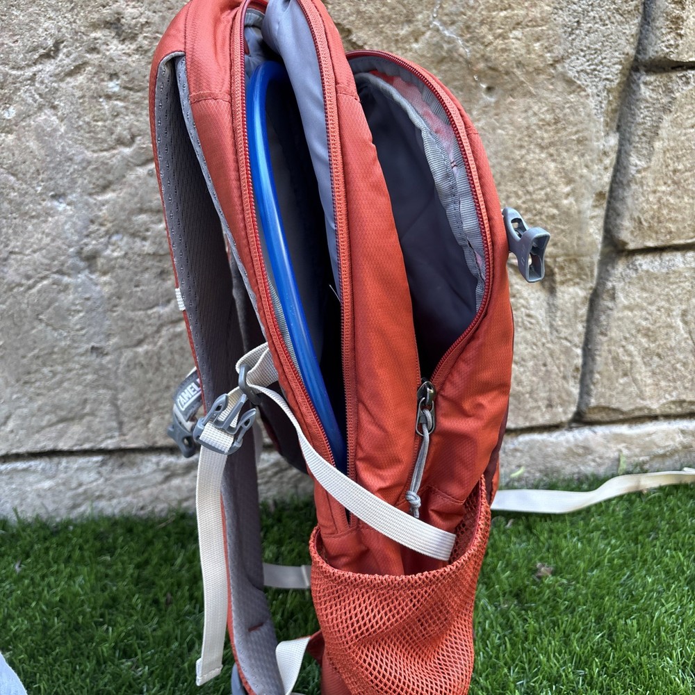 Camelback Cloud Walker Hydration Black Backpack w/Reservoir Bladder Hiking