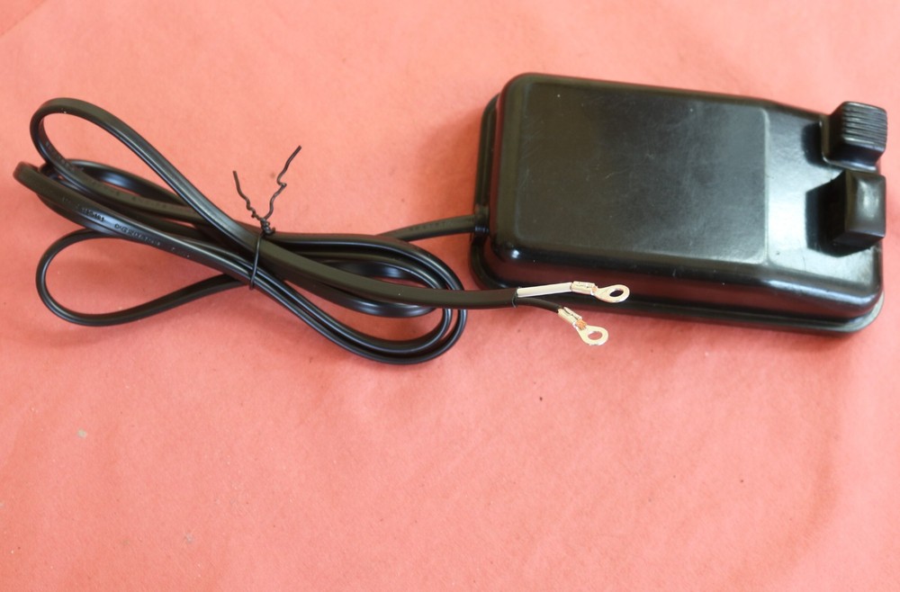 Vintage Singer Bakelite Button Style Foot Controller (wiring terminal ends)