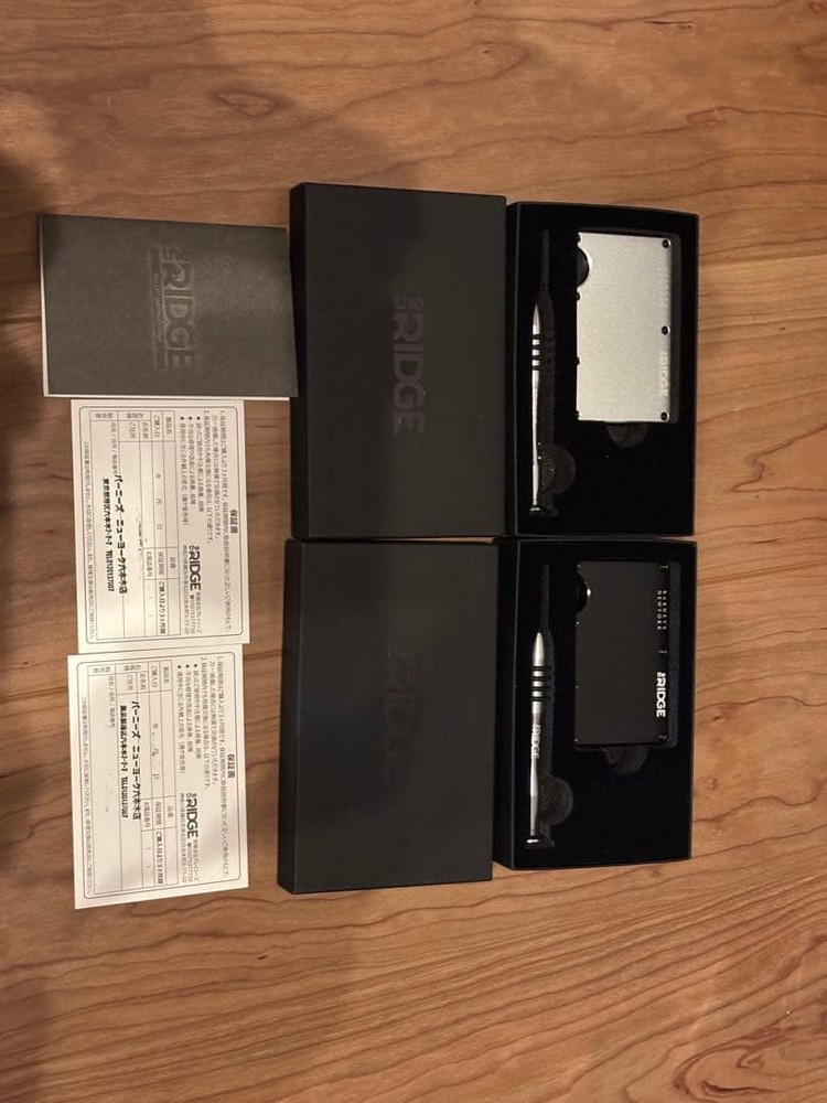 Ridge Card Case Silver with Pen